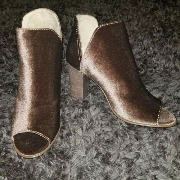Steve Madden Kaitt Velvet Booties Open Toe Boots - Picture 3 of 7